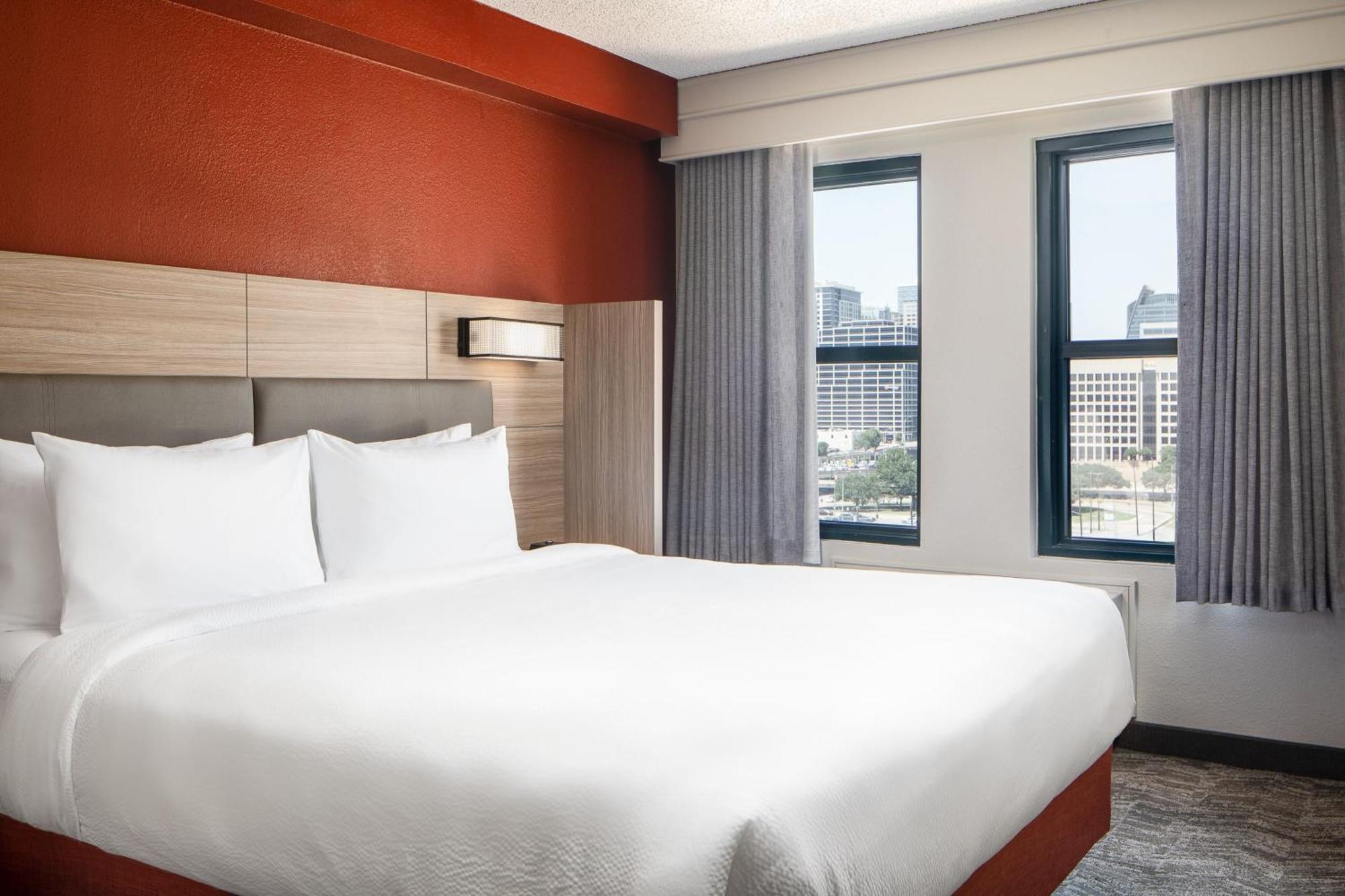 Springhill Suites By Marriott Dallas Downtown / West End Екстериор снимка