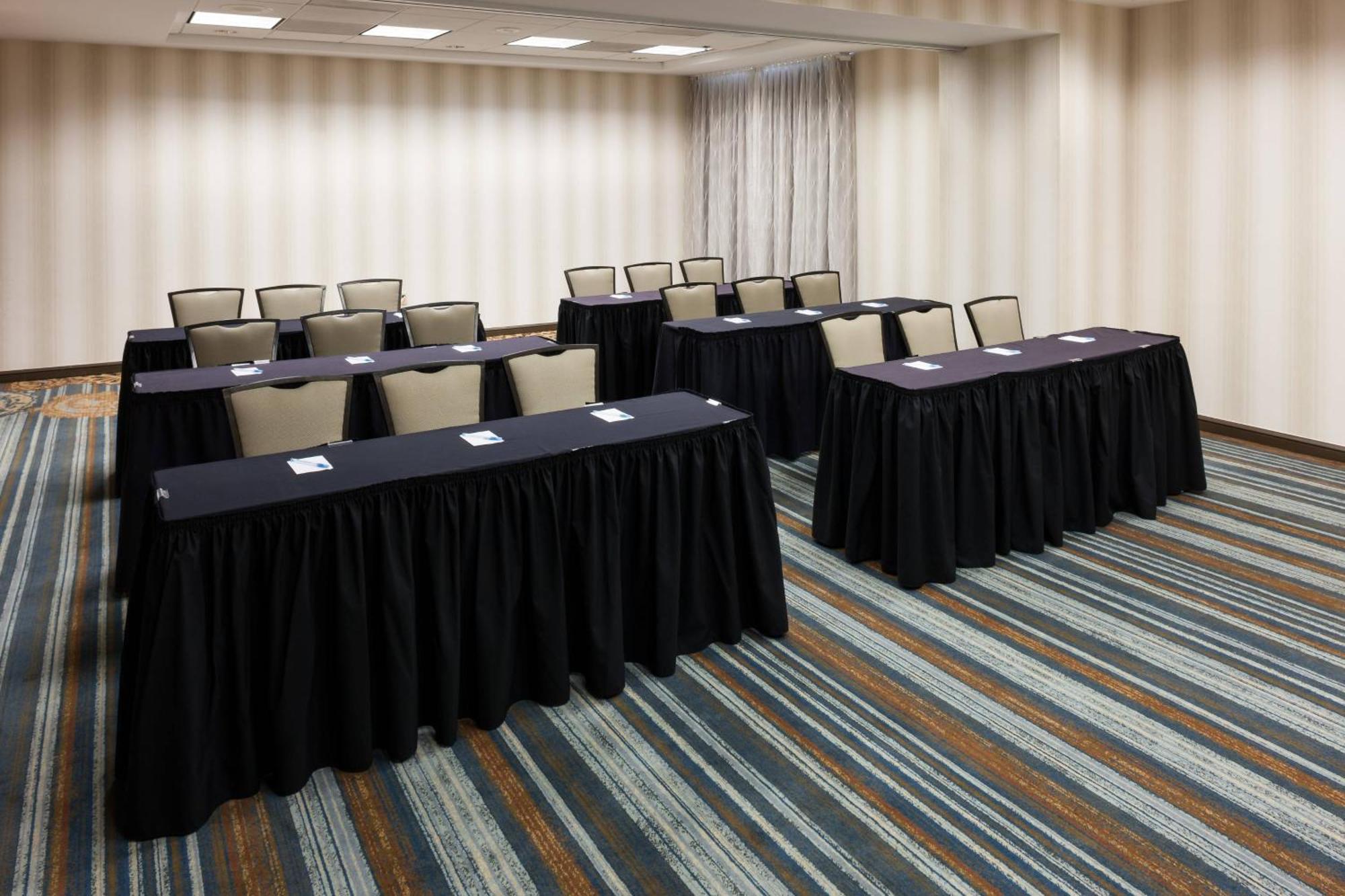 Springhill Suites By Marriott Dallas Downtown / West End Екстериор снимка