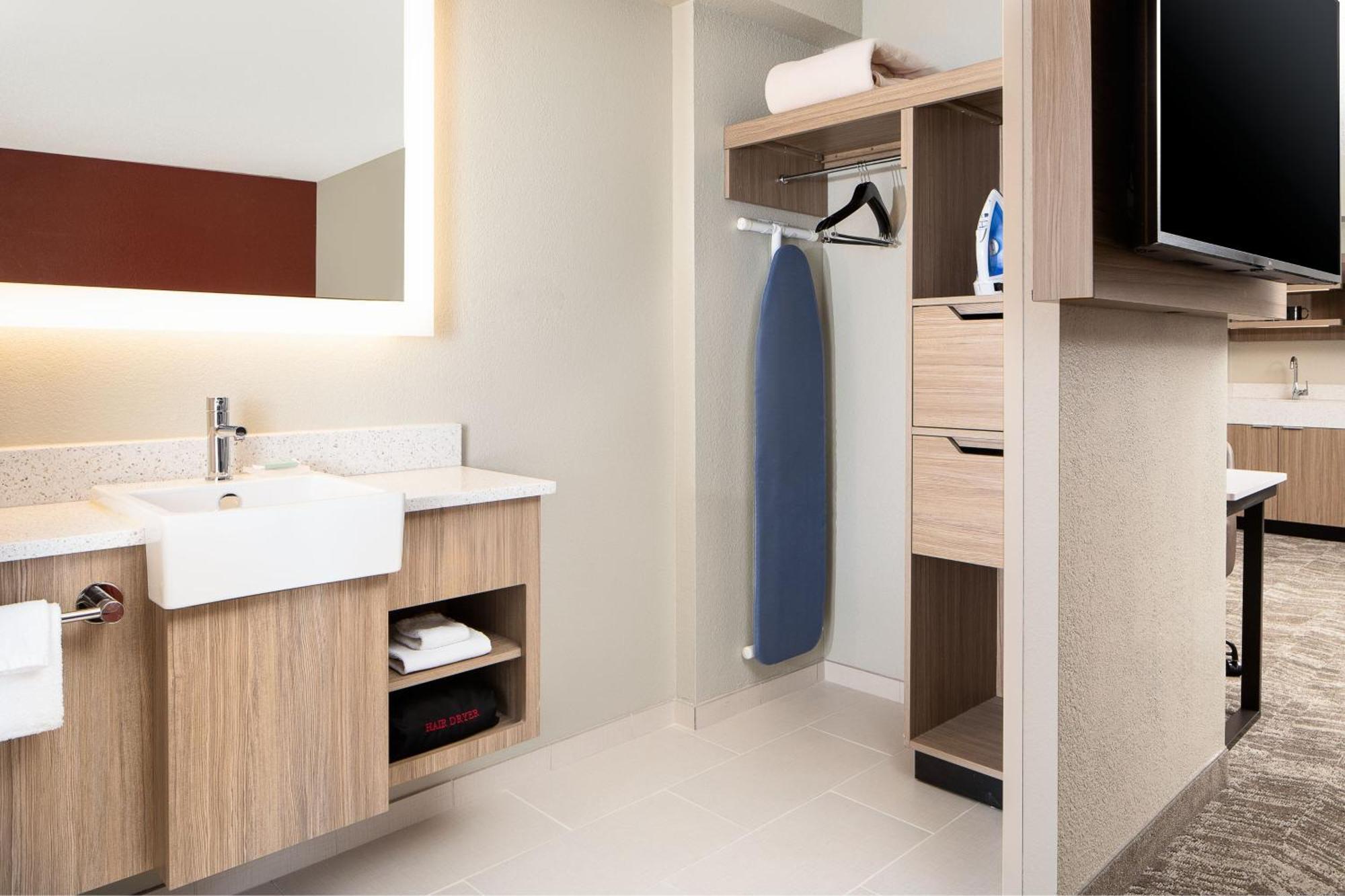Springhill Suites By Marriott Dallas Downtown / West End Екстериор снимка