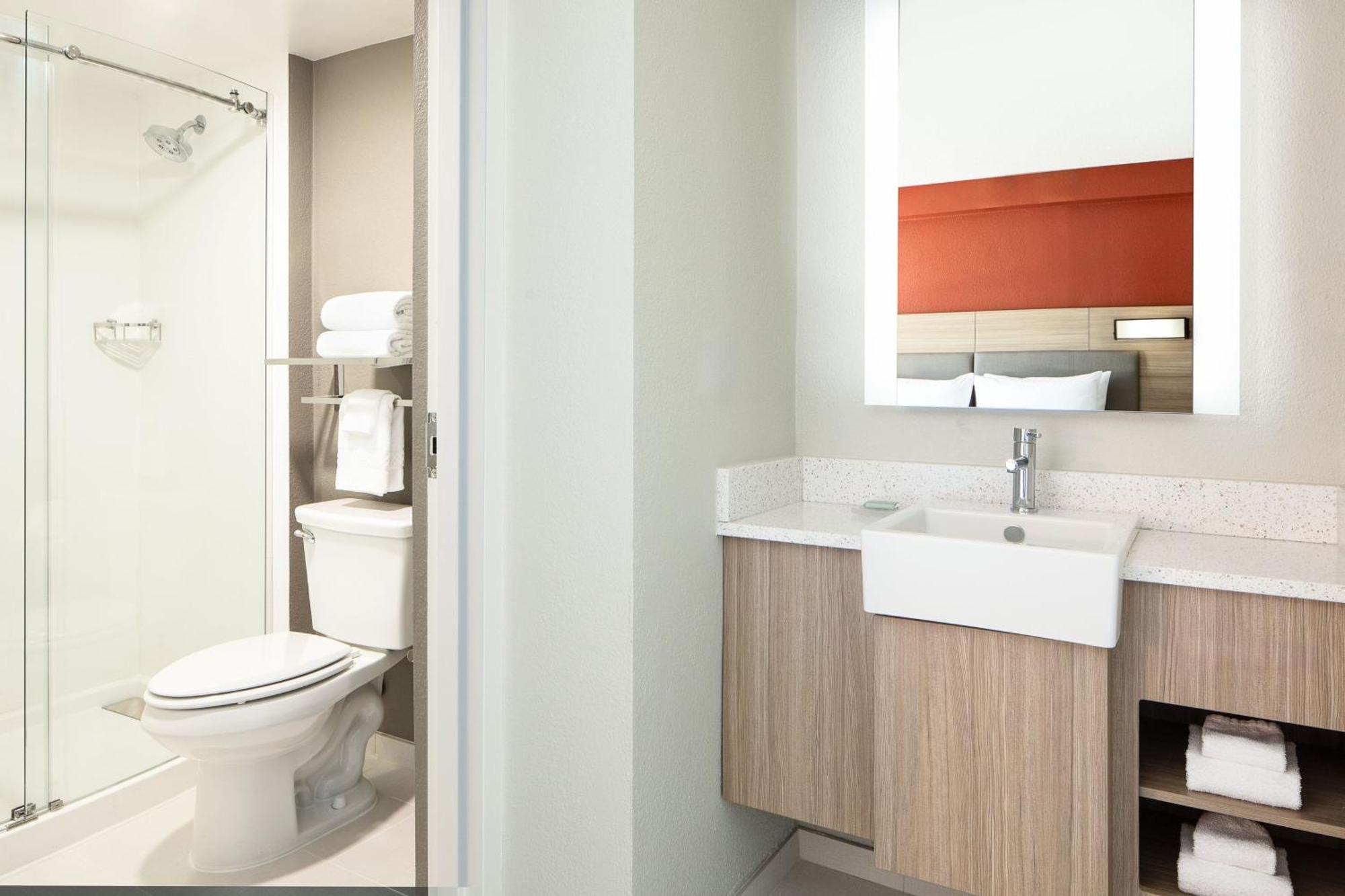 Springhill Suites By Marriott Dallas Downtown / West End Екстериор снимка