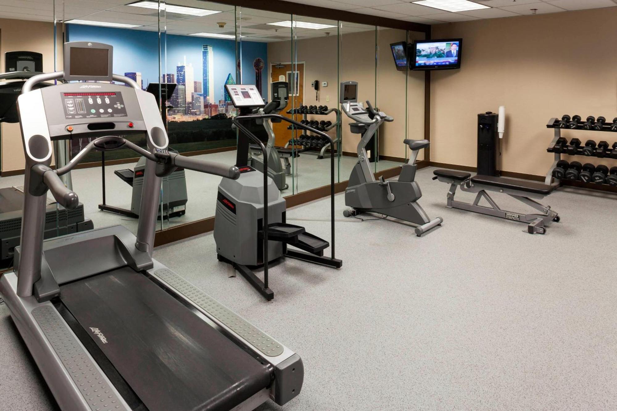 Springhill Suites By Marriott Dallas Downtown / West End Екстериор снимка