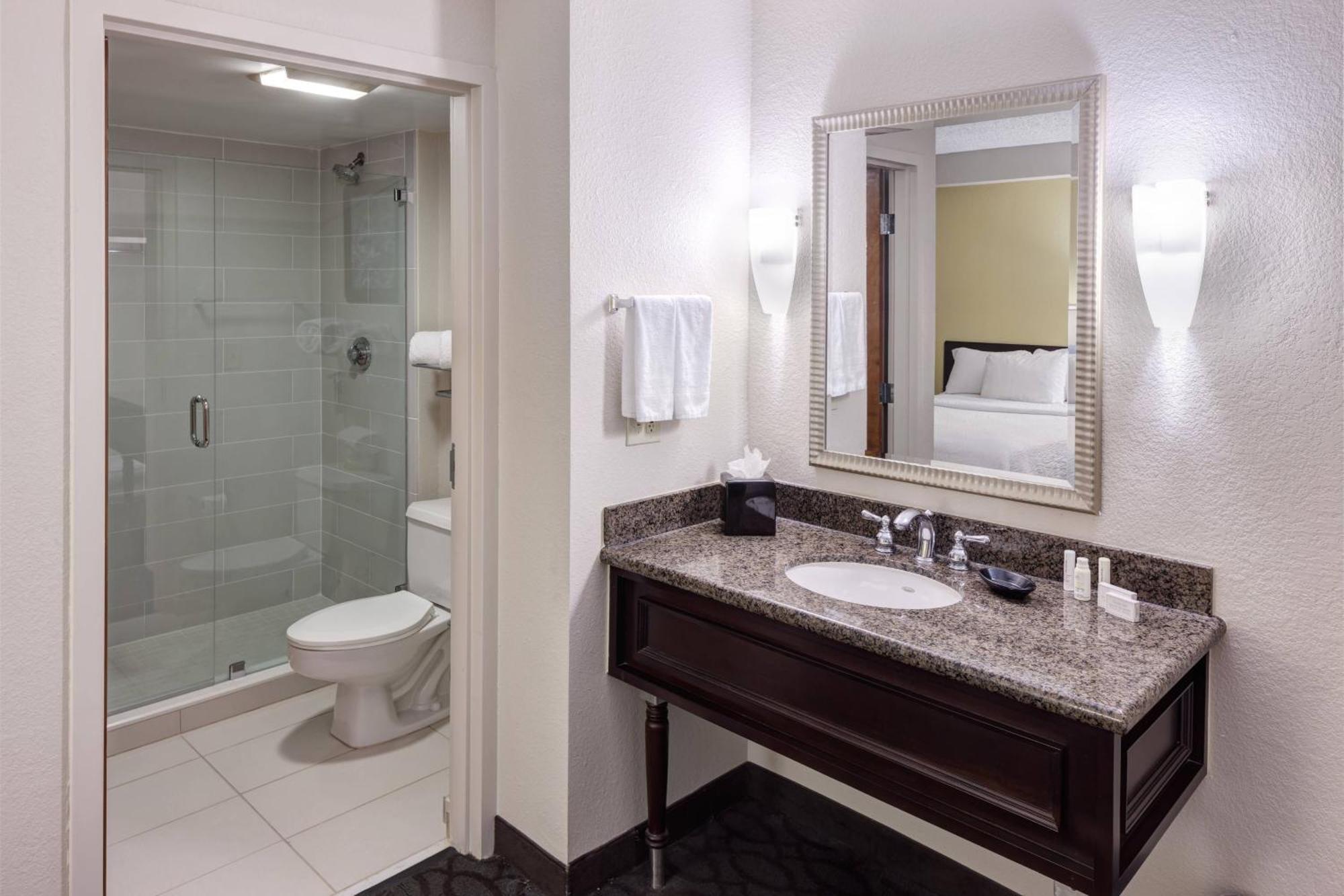 Springhill Suites By Marriott Dallas Downtown / West End Екстериор снимка