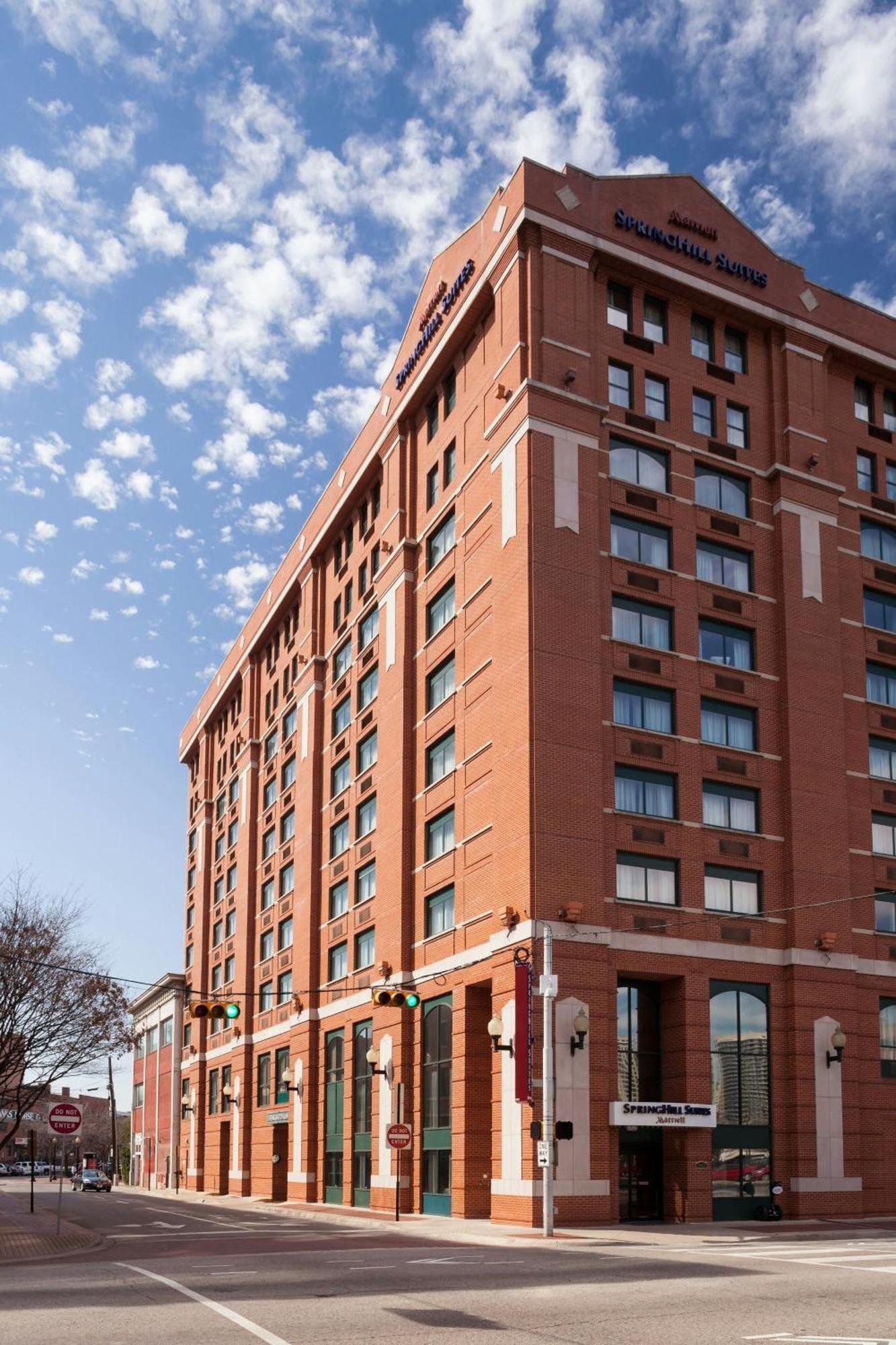 Springhill Suites By Marriott Dallas Downtown / West End Екстериор снимка